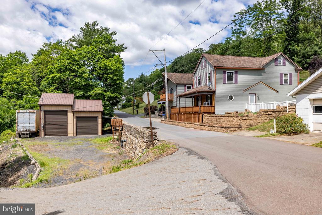 409 Mountain St