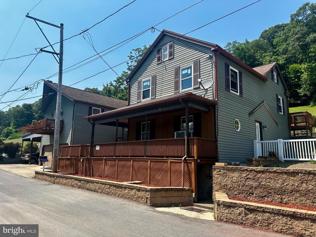 409 Mountain St