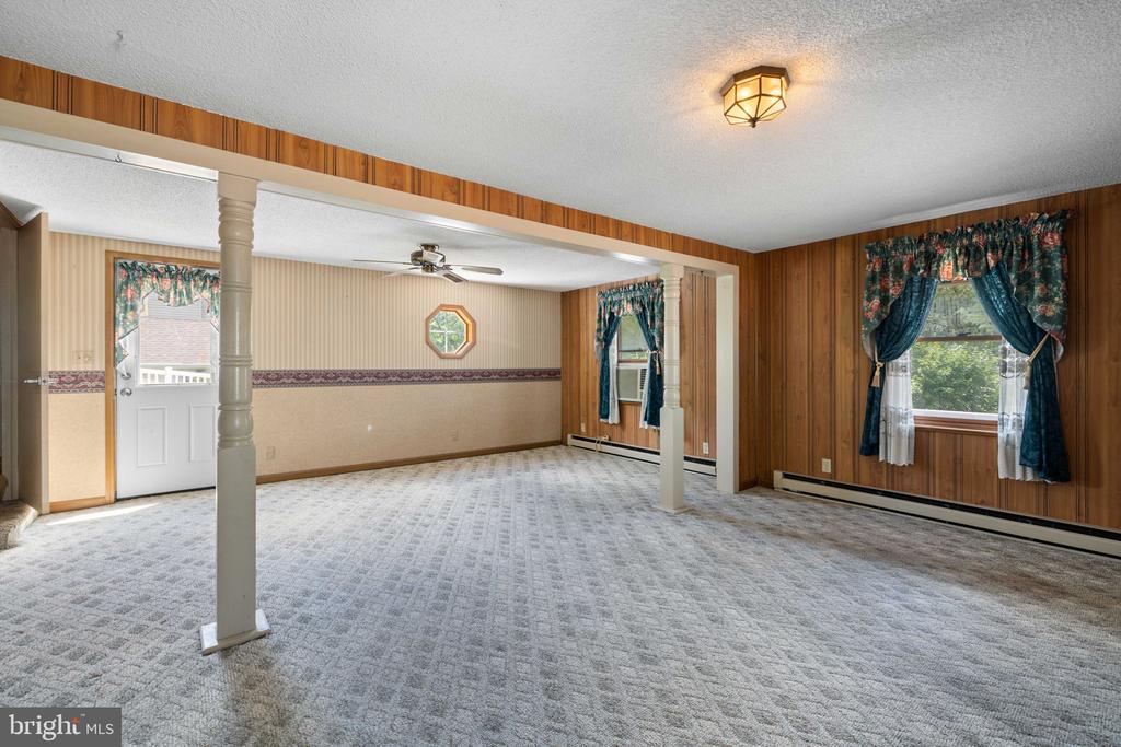 409 Mountain St