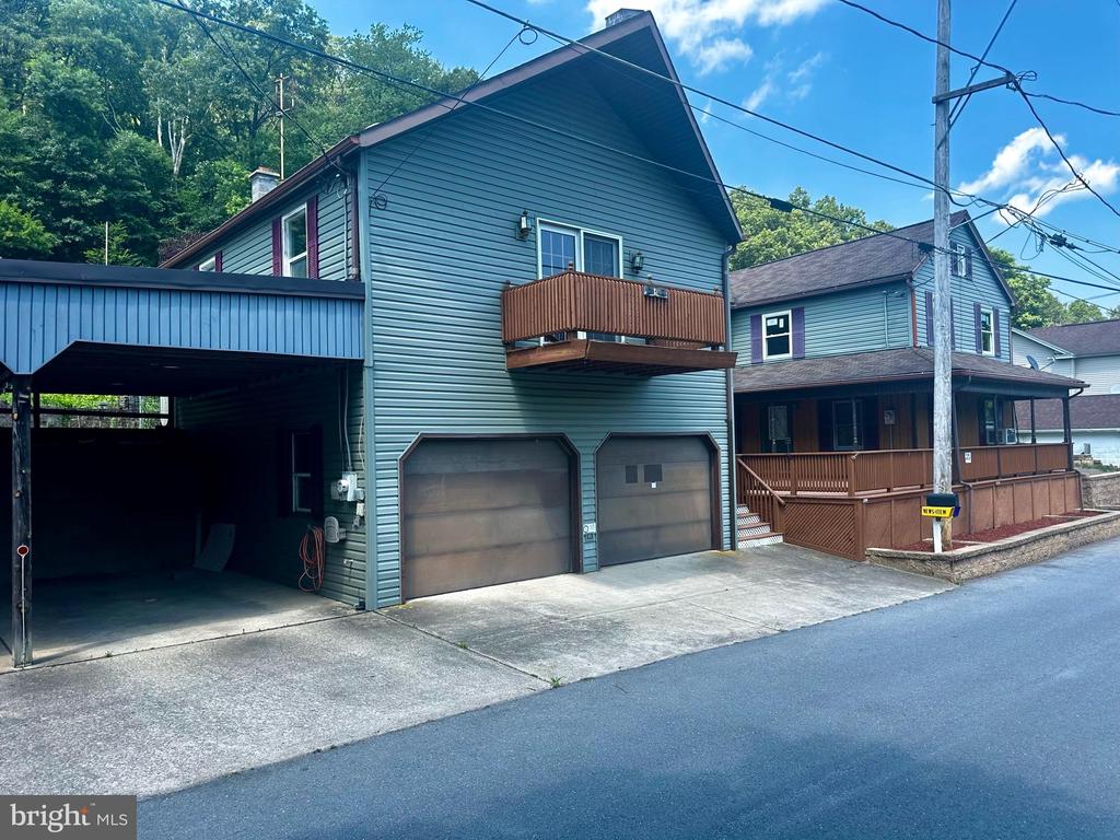 409 Mountain St