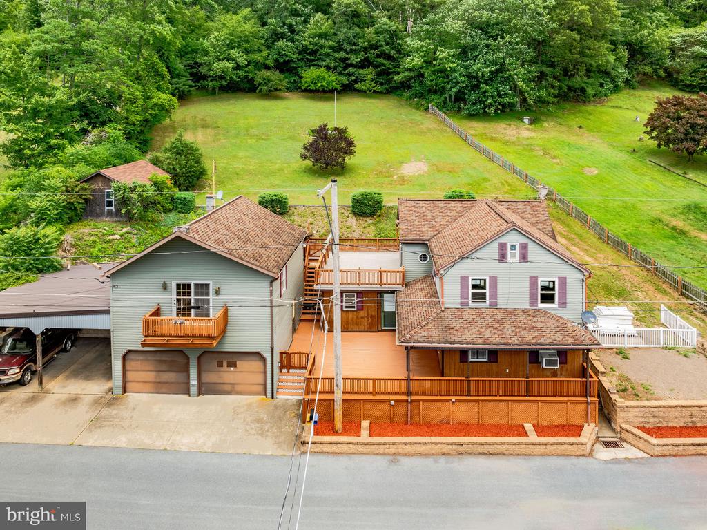 409 Mountain St