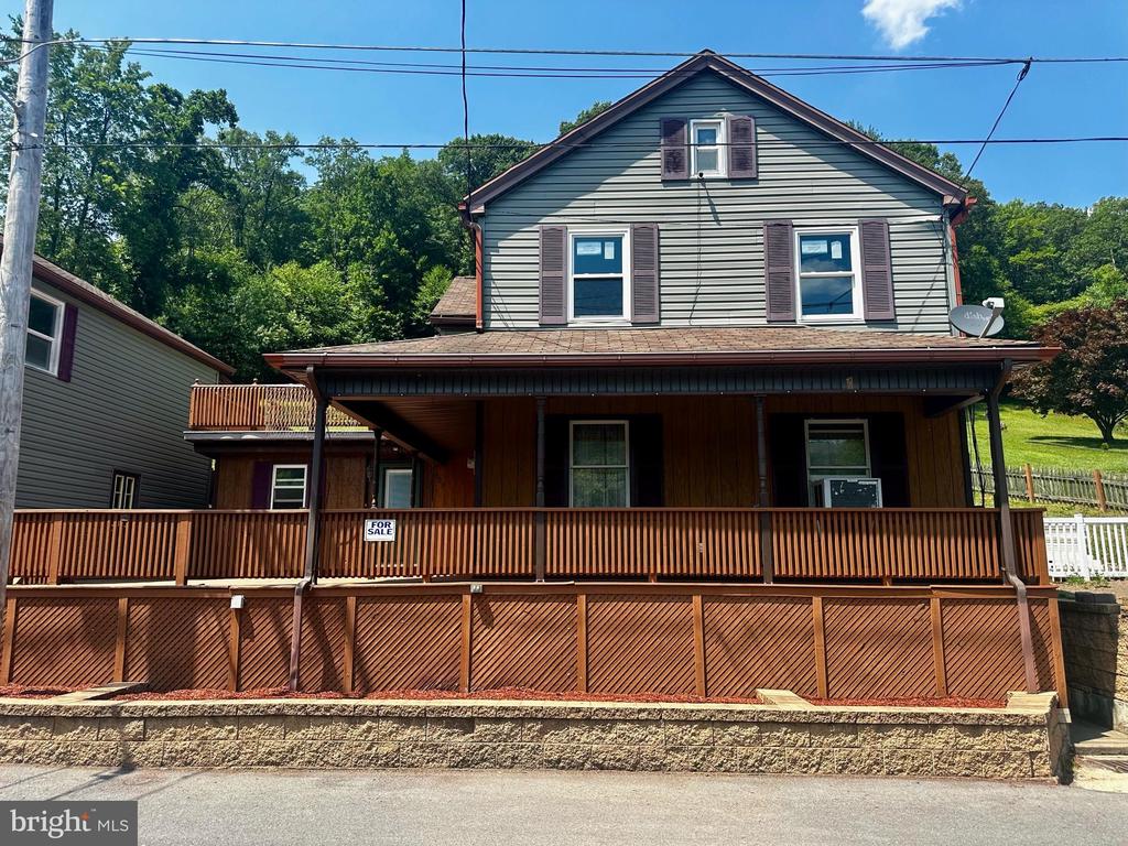 409 Mountain St