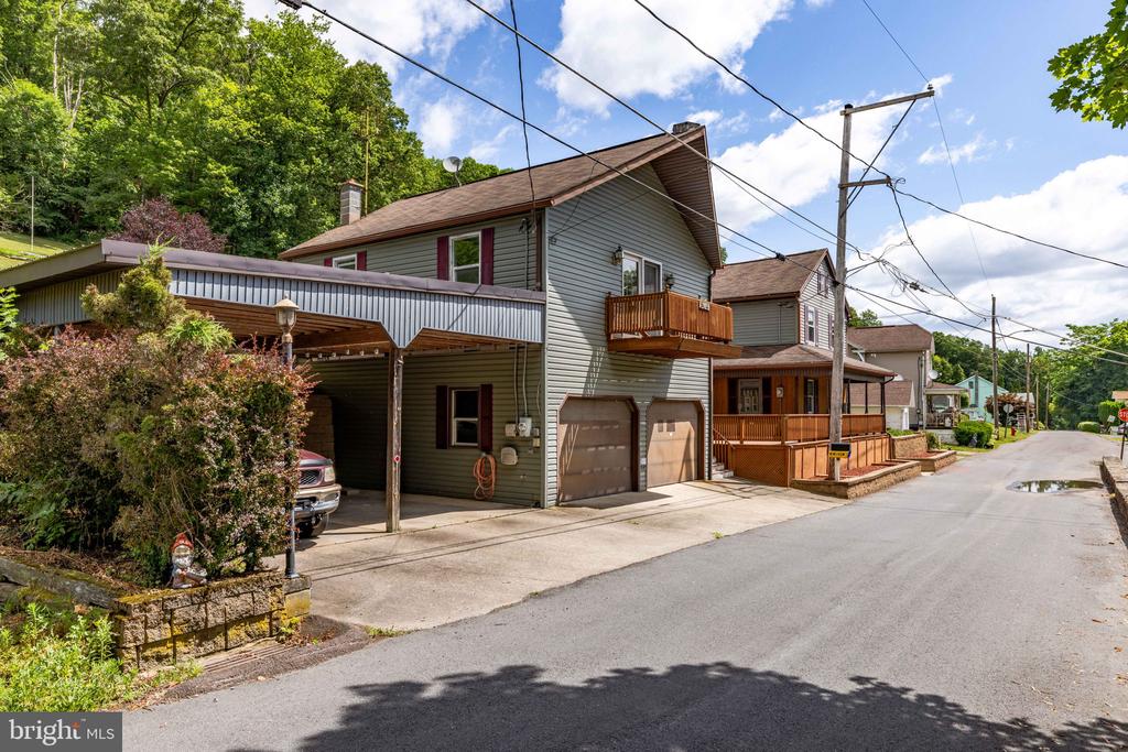 409 Mountain St