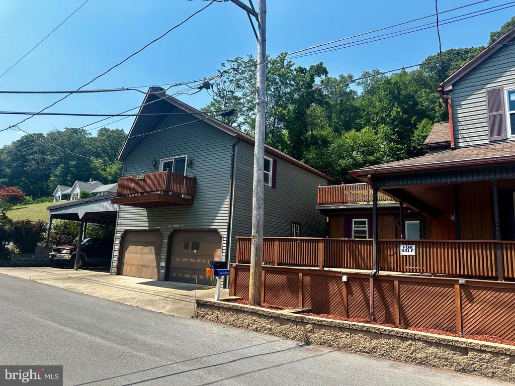 409 Mountain St