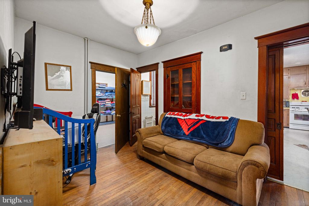 229 Sunbury St