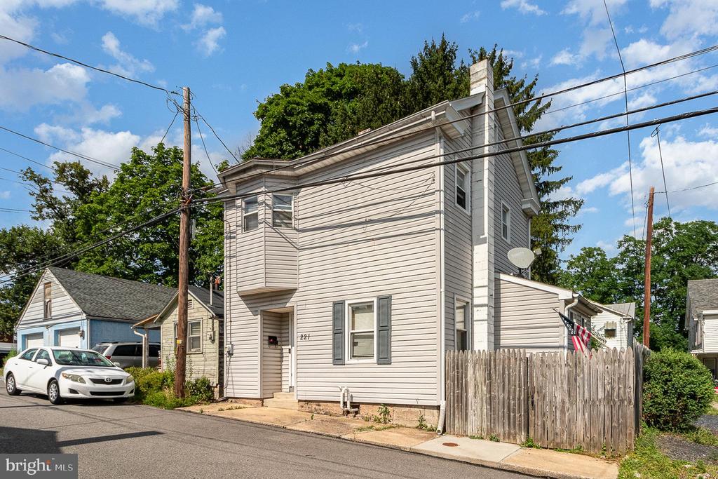 221 Verbeke St