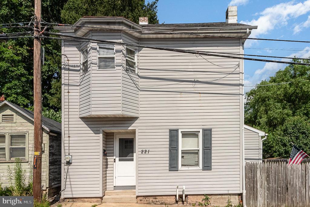 221 Verbeke St