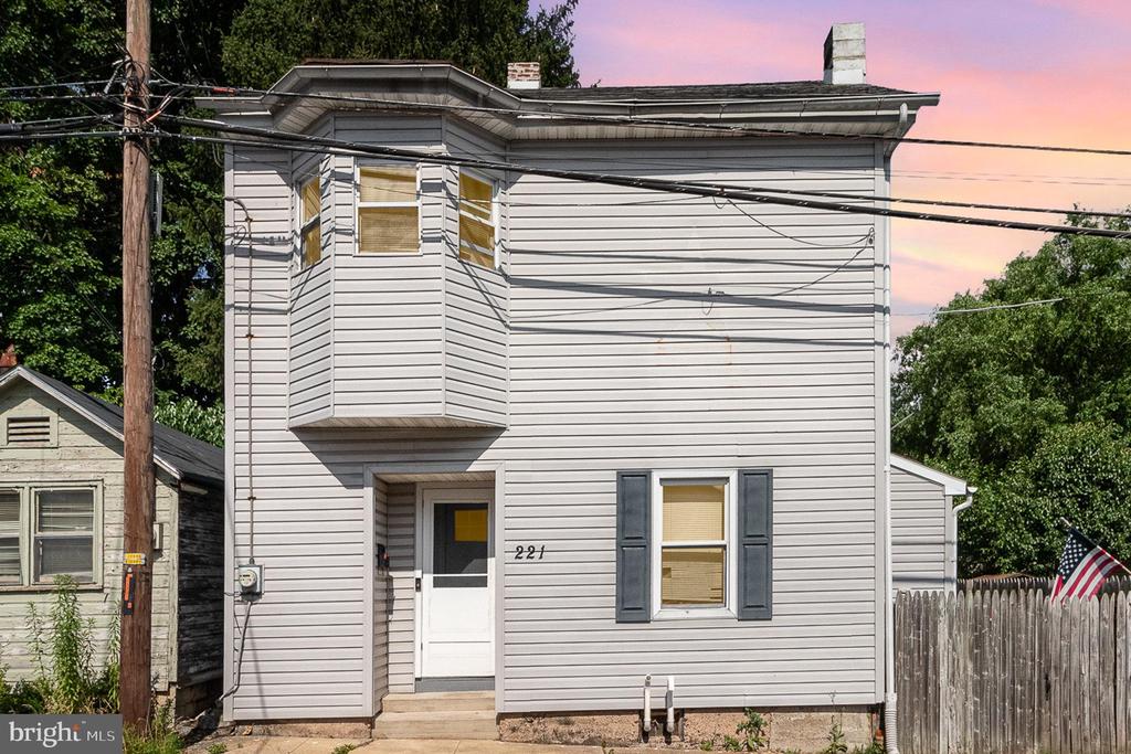 221 Verbeke St