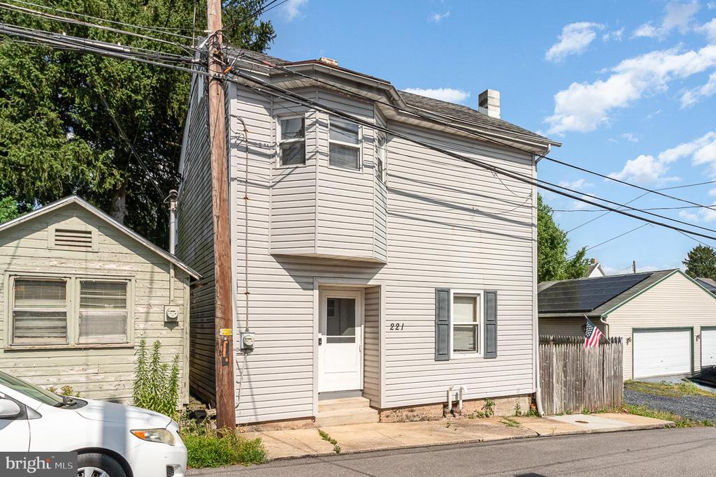 221 Verbeke St