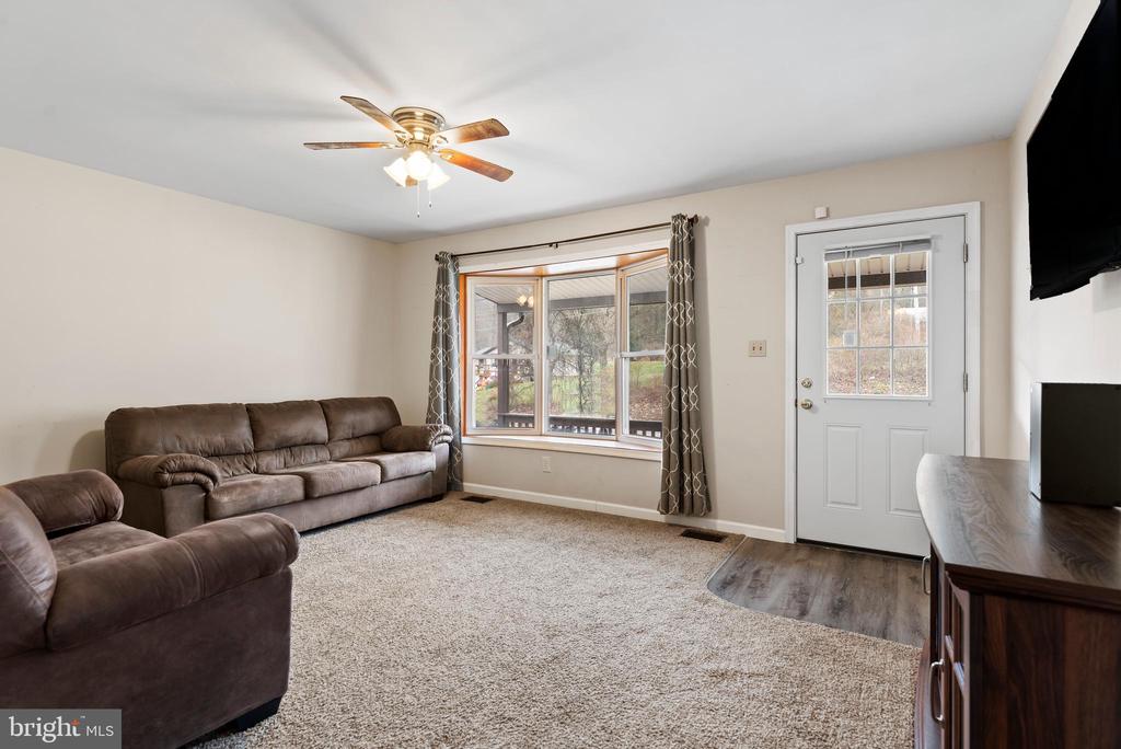 221 Fox Hollow Rd