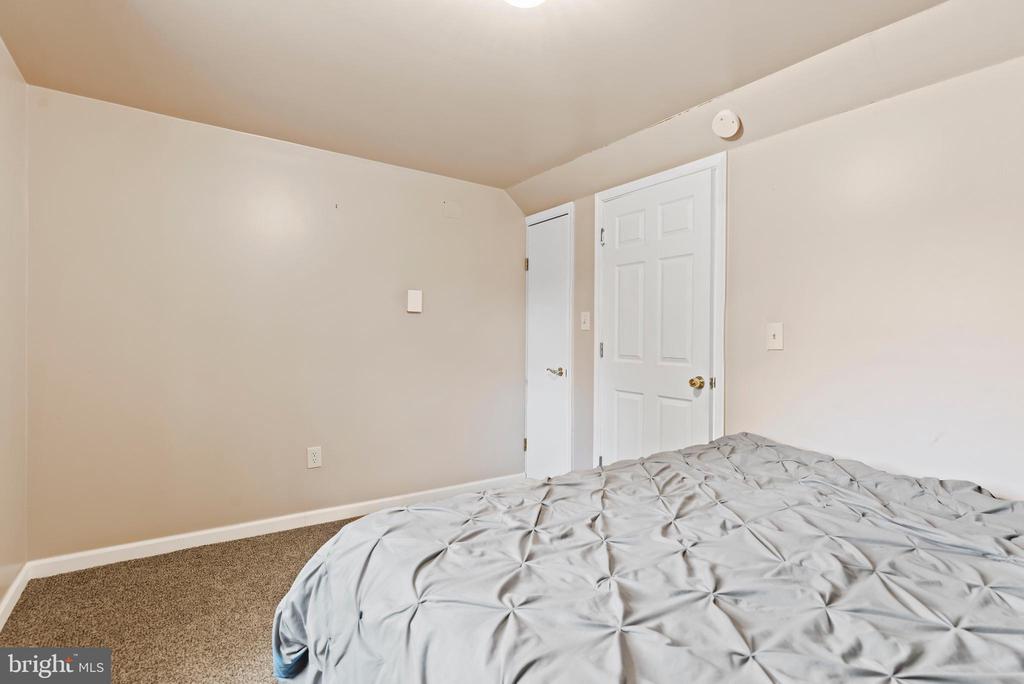 221 Fox Hollow Rd
