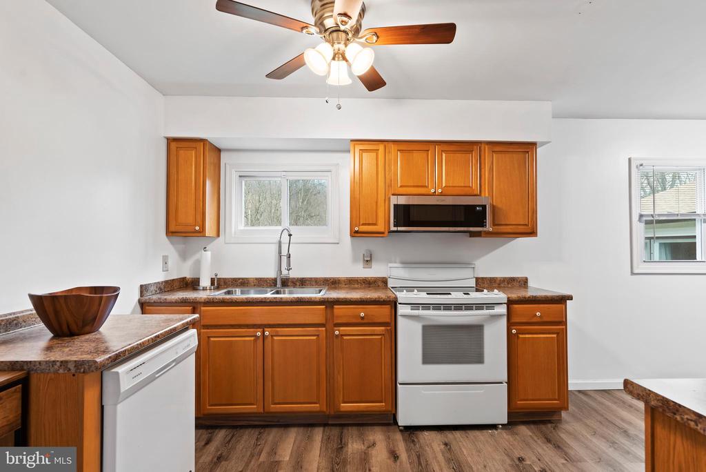 221 Fox Hollow Rd