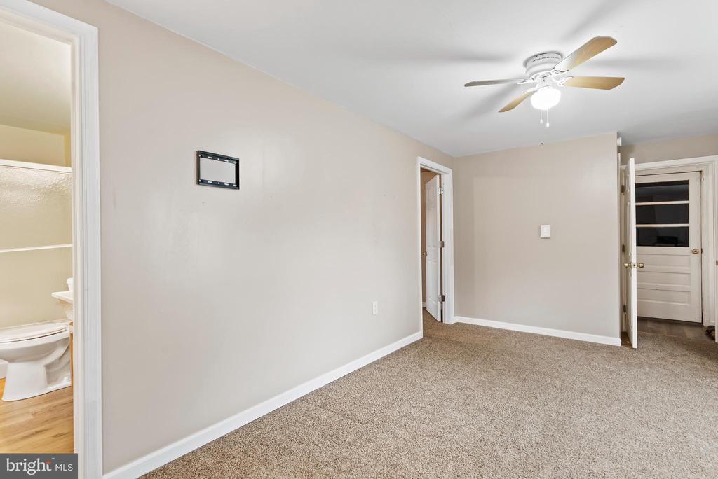 221 Fox Hollow Rd