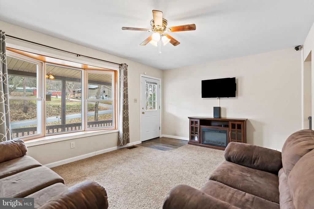 221 Fox Hollow Rd