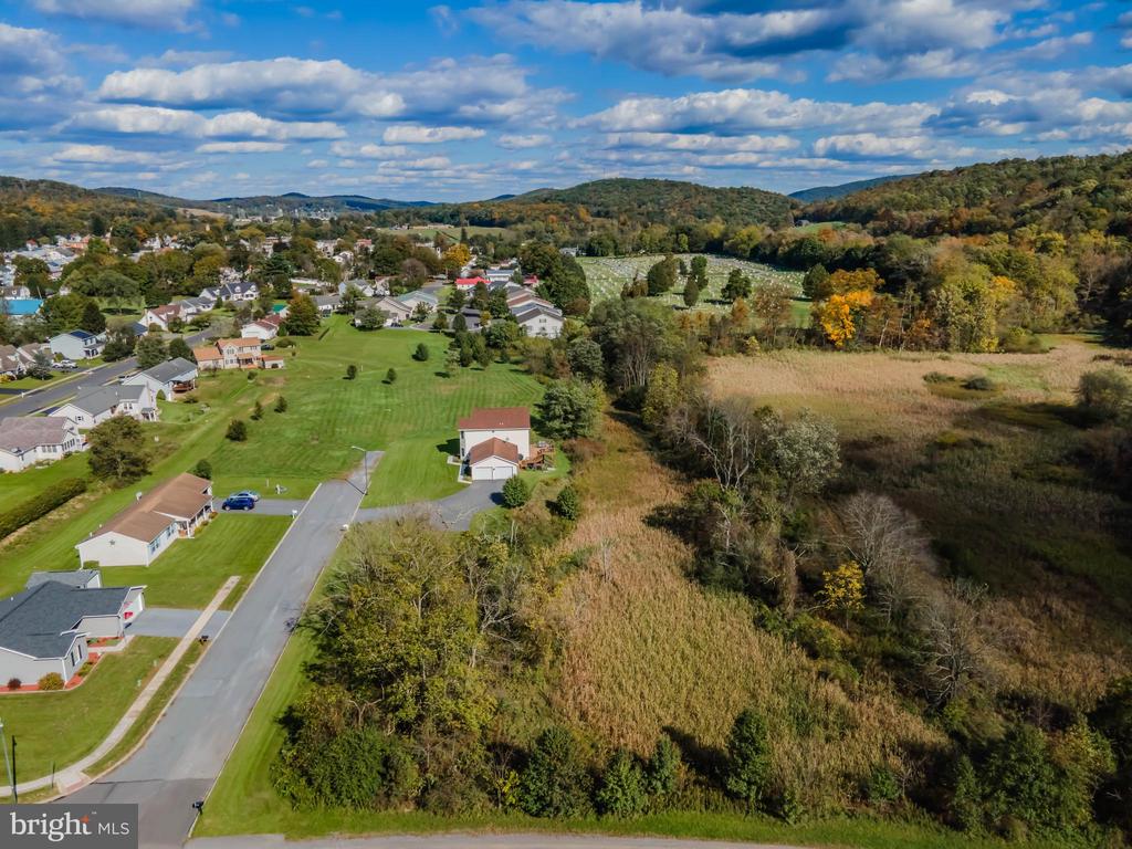 311 Lakeside Dr