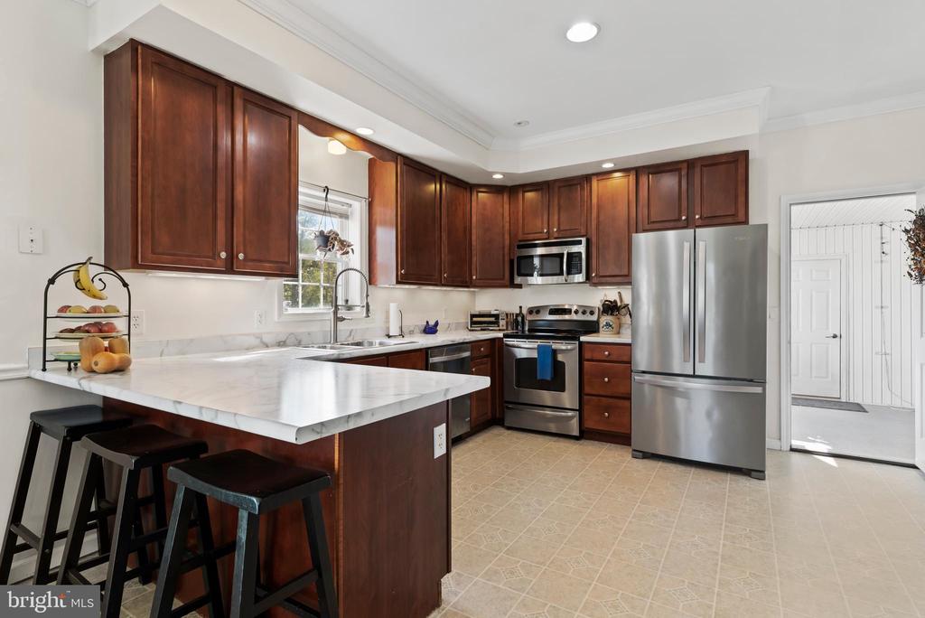 311 Lakeside Dr