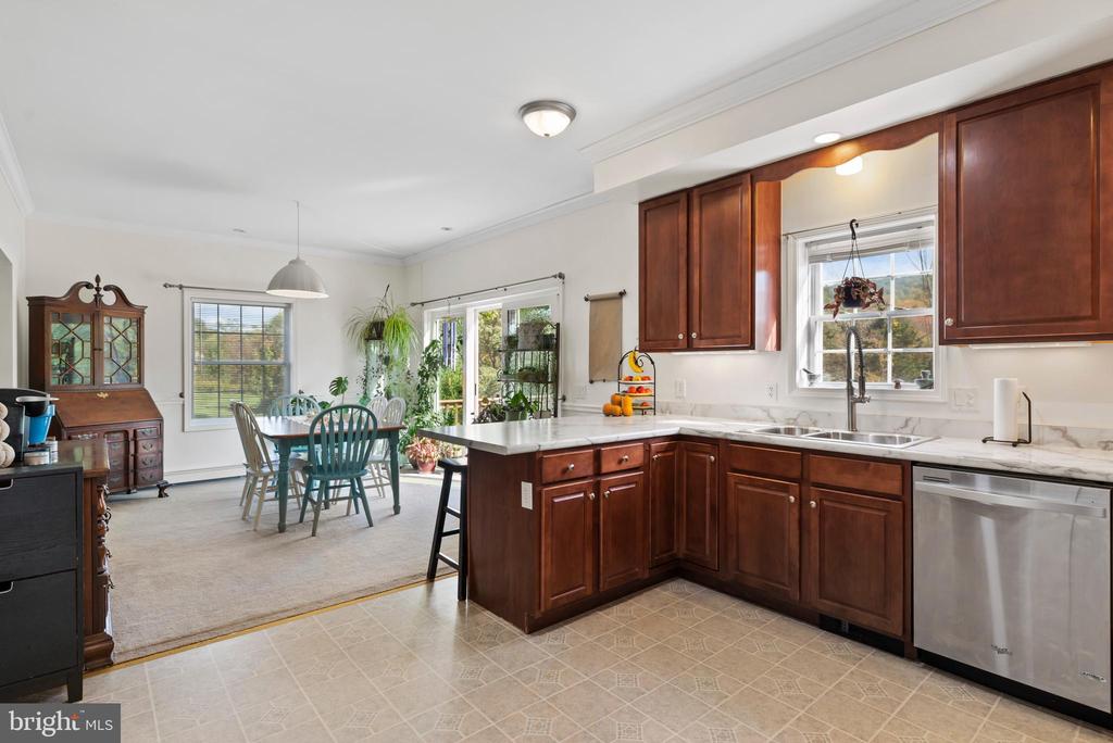 311 Lakeside Dr
