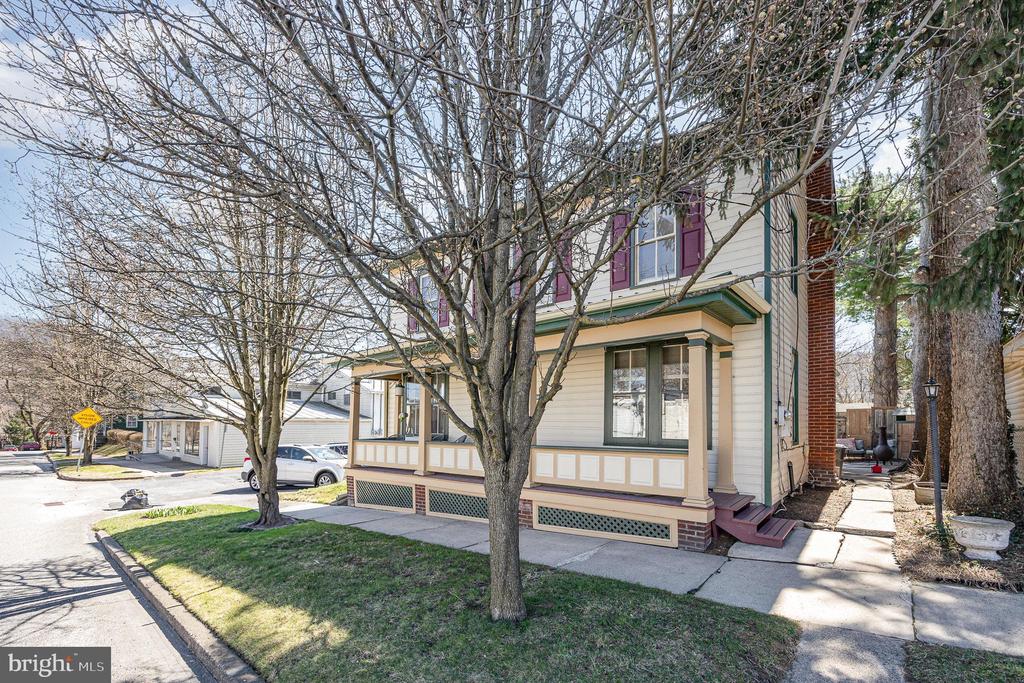 9 Broadway Ave