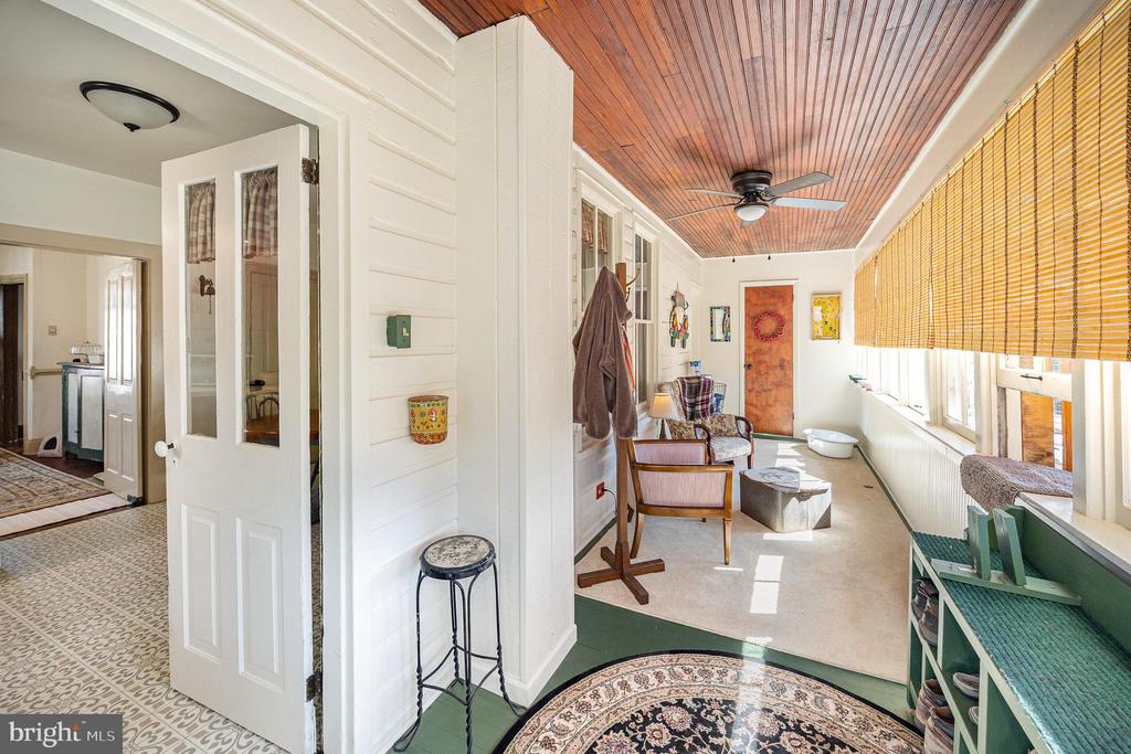 9 Broadway Ave