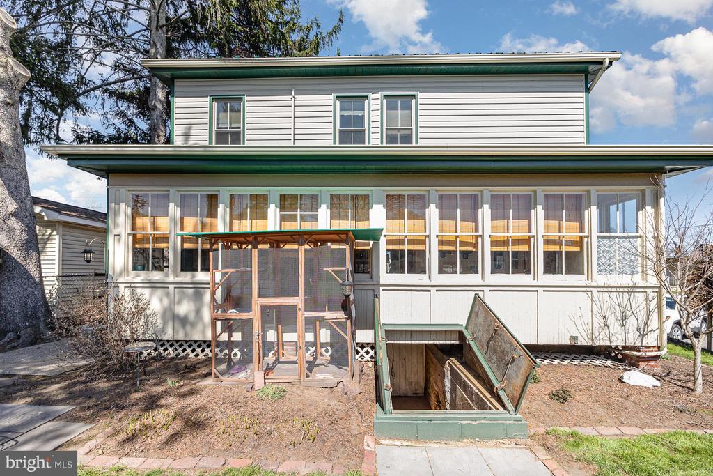 9 Broadway Ave