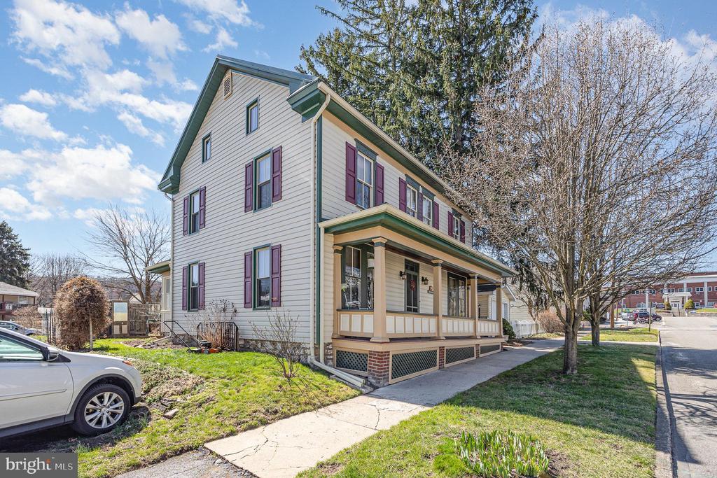 9 Broadway Ave