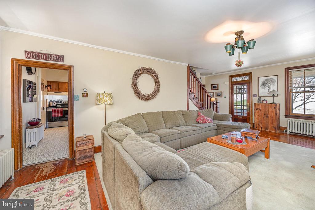 9 Broadway Ave
