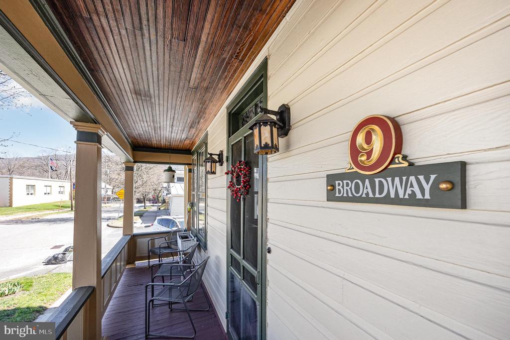 9 Broadway Ave