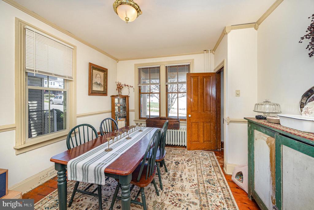 9 Broadway Ave