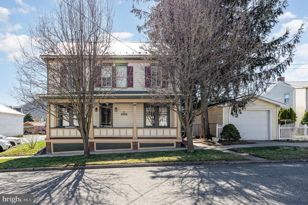 9 Broadway Ave