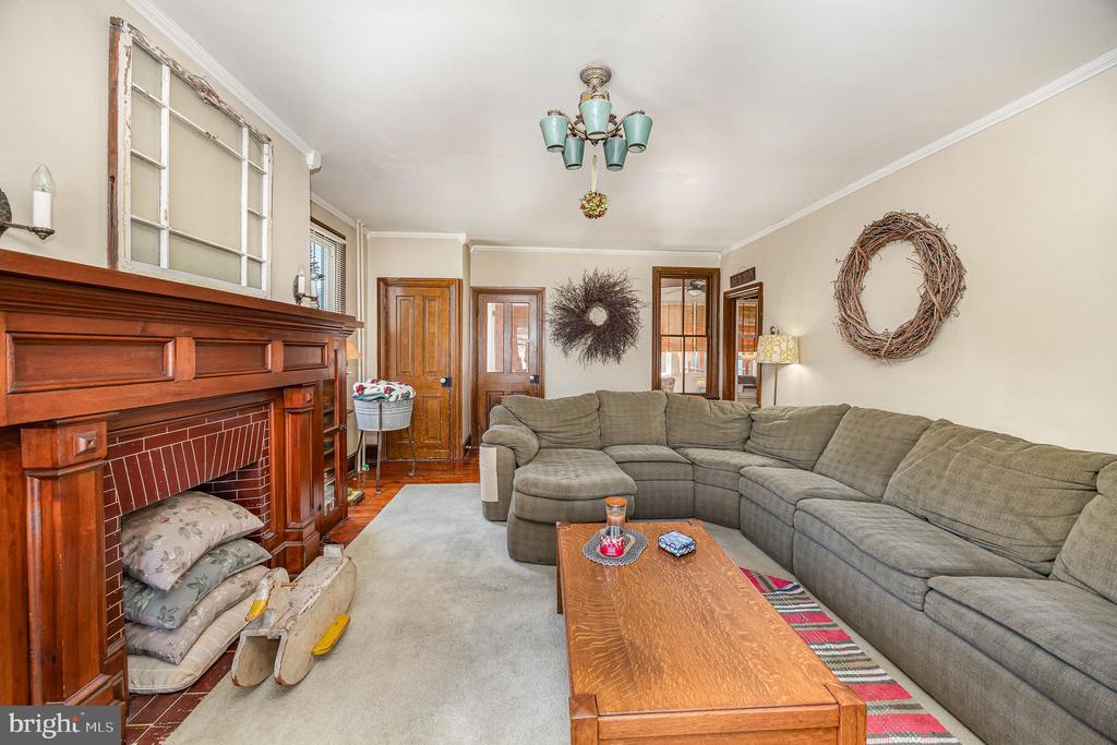 9 Broadway Ave