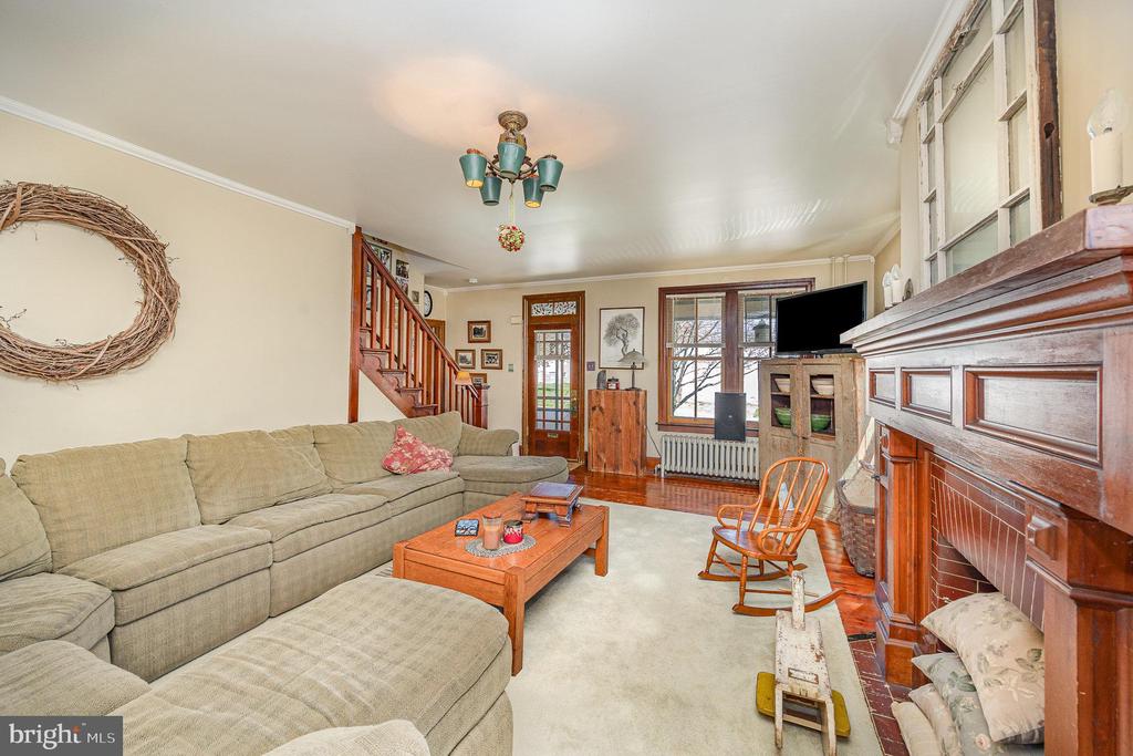 9 Broadway Ave