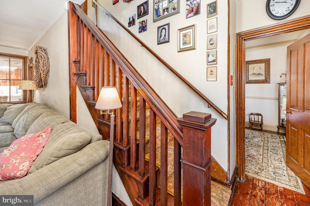 9 Broadway Ave