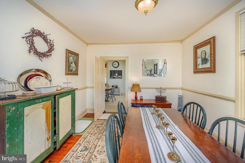9 Broadway Ave