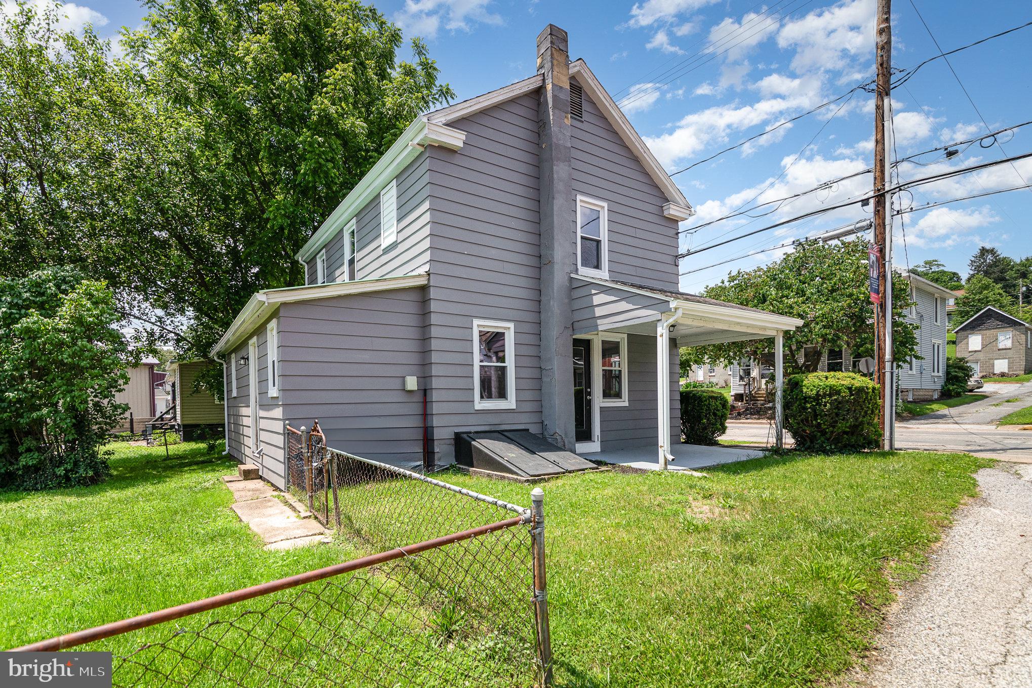 422 N High St