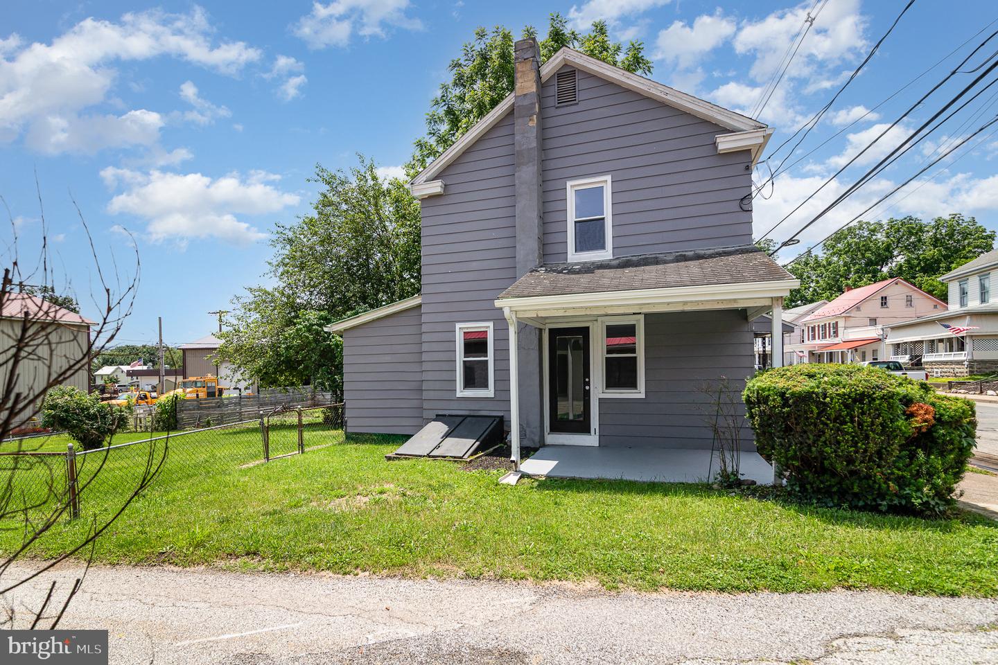 422 N High St