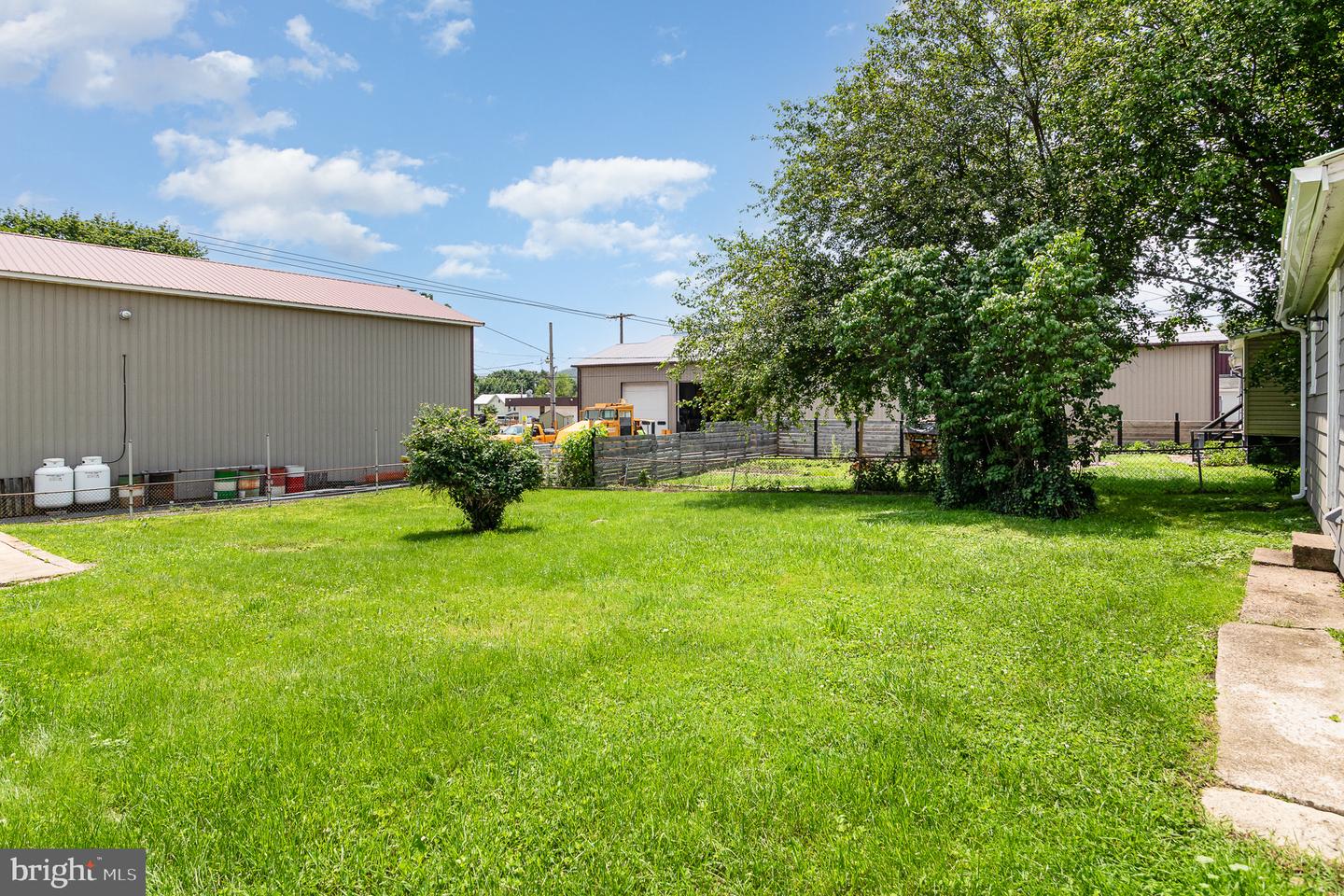 422 N High St