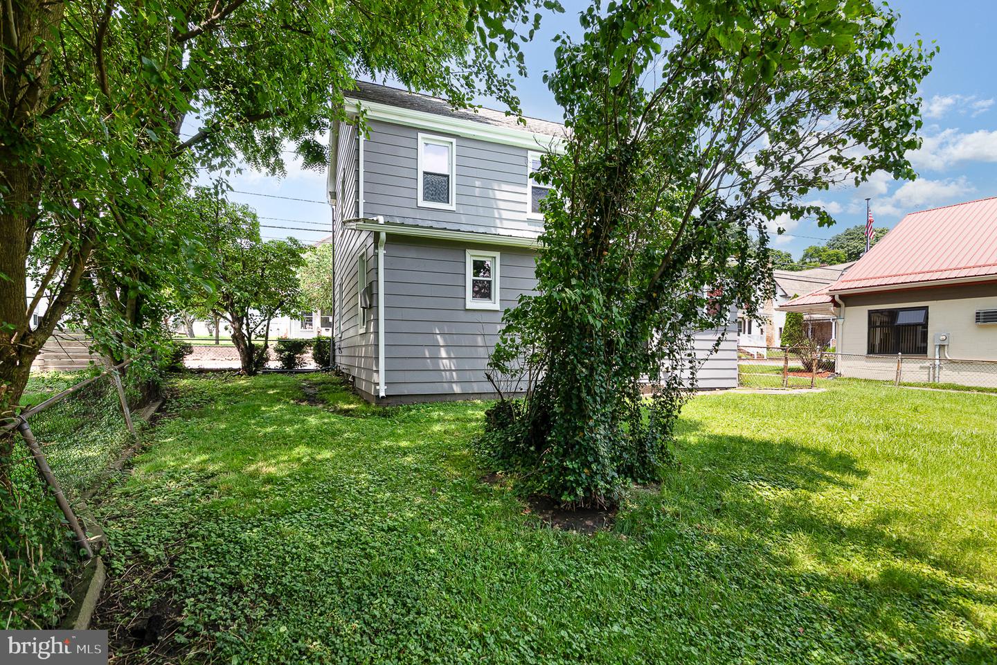 422 N High St