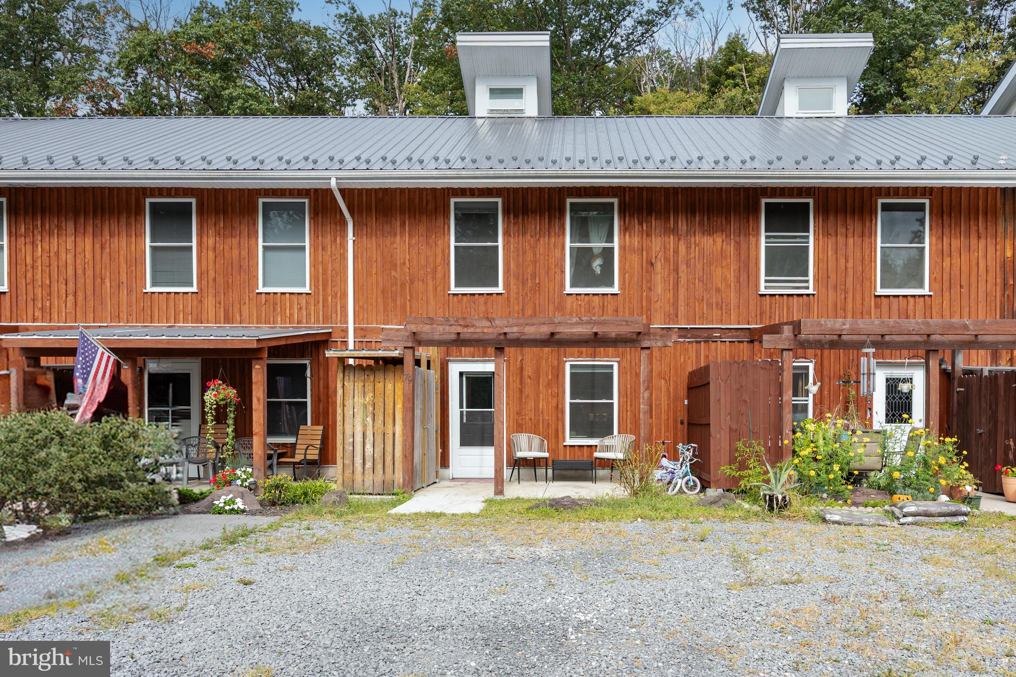 79 PETERSBURG LANE