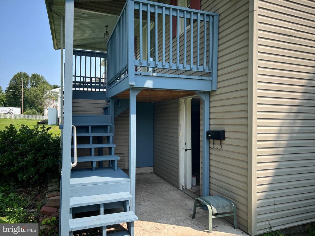 35 Moyer St