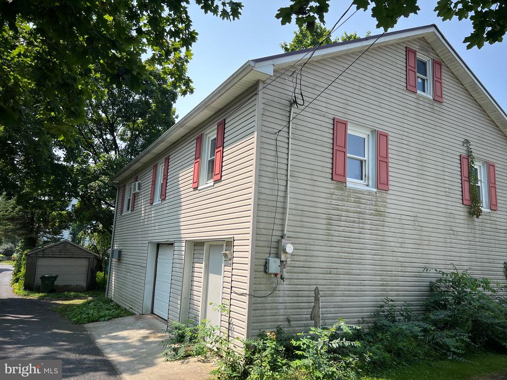 35 Moyer St