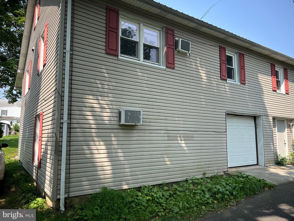 35 Moyer St