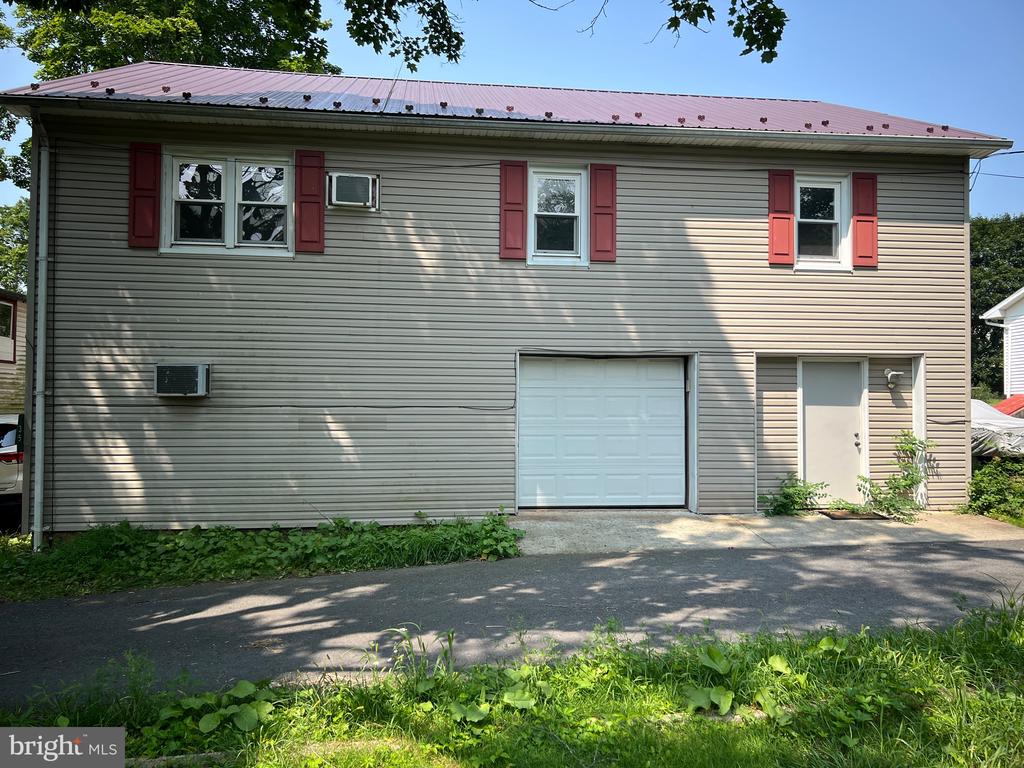 35 Moyer St
