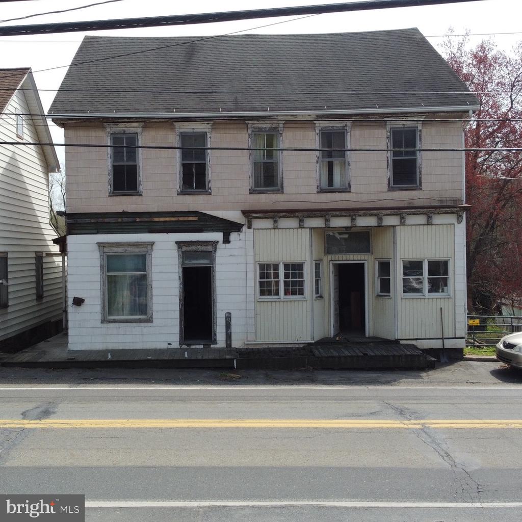 224 W Grand Ave