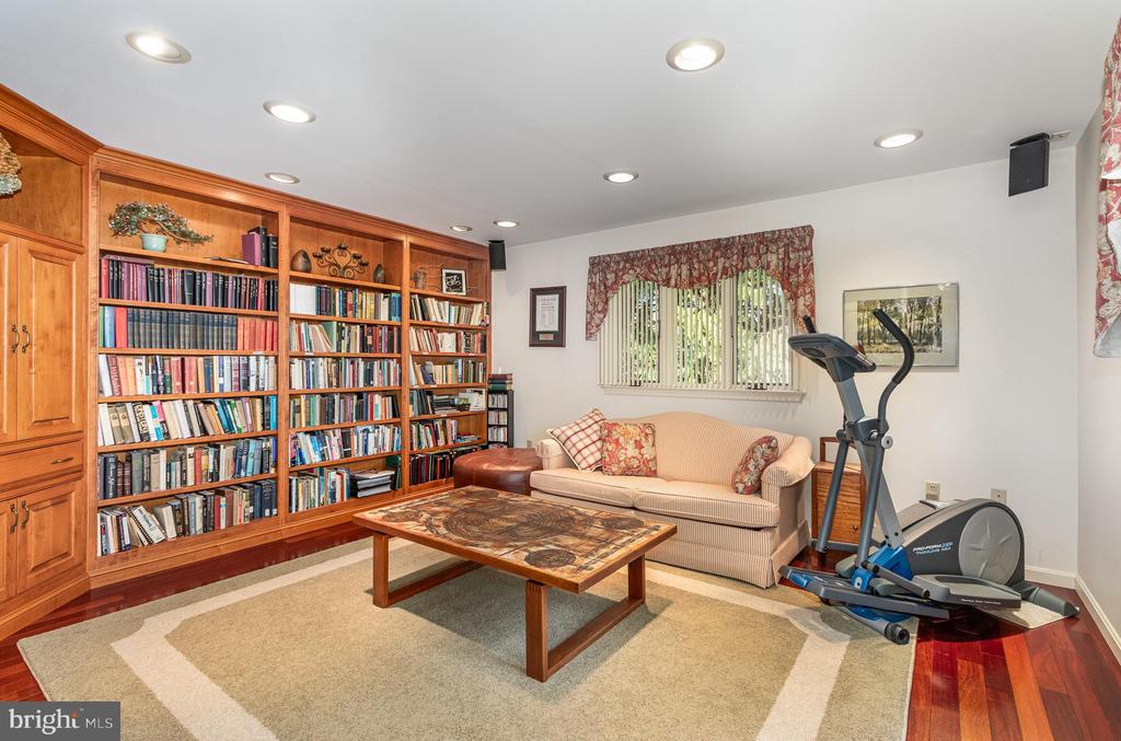 103 Midway Dr