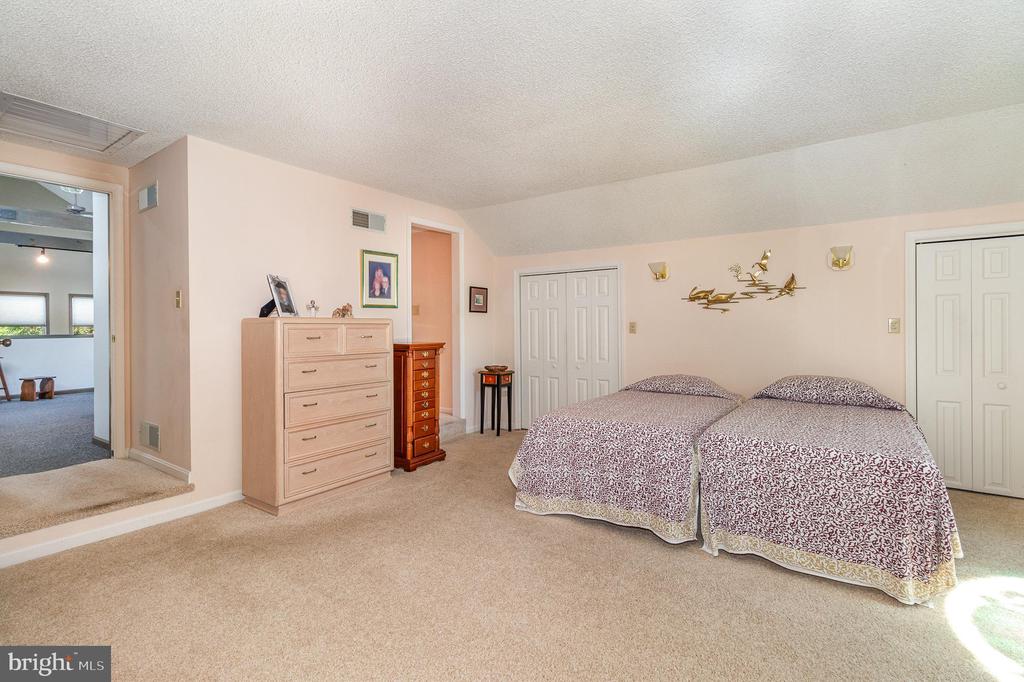 103 Midway Dr