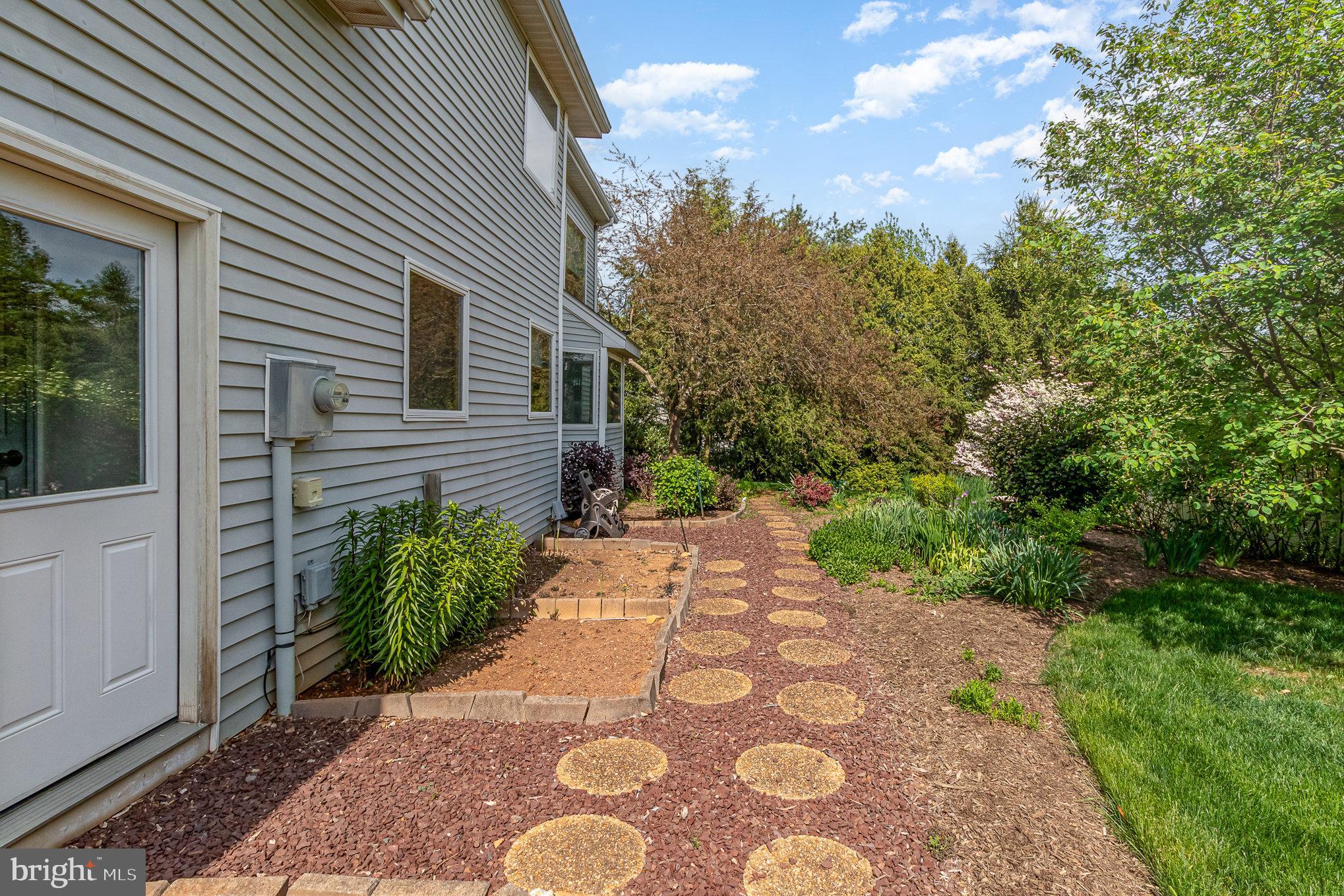103 Midway Dr