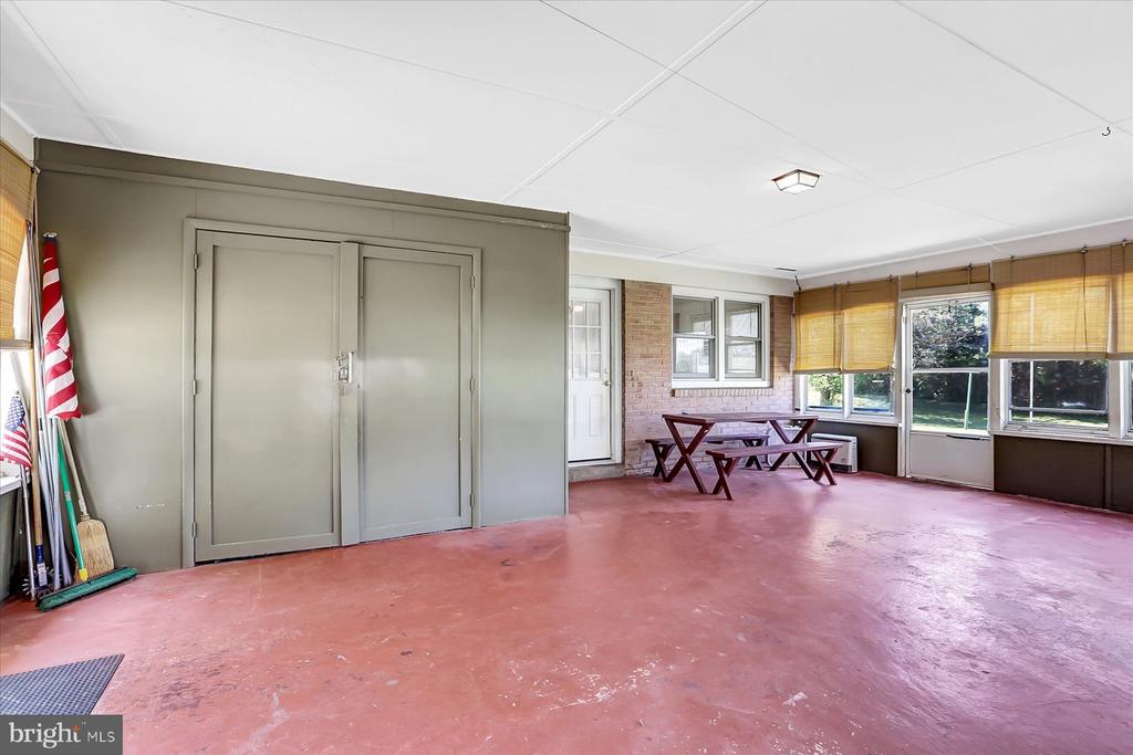 303 Sunset Dr