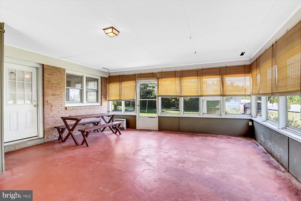303 Sunset Dr