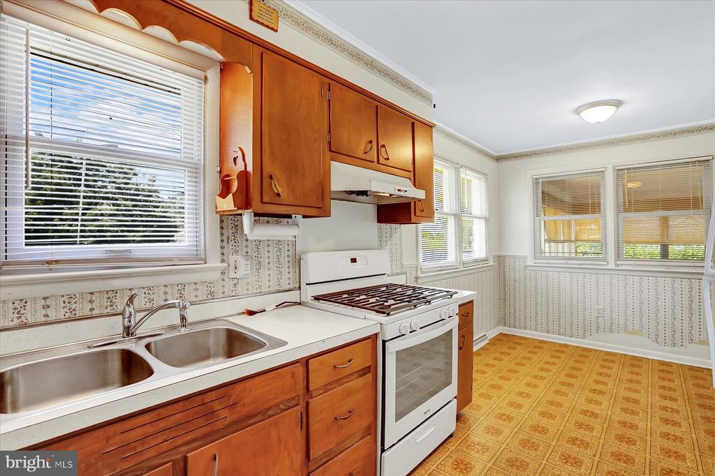 303 Sunset Dr