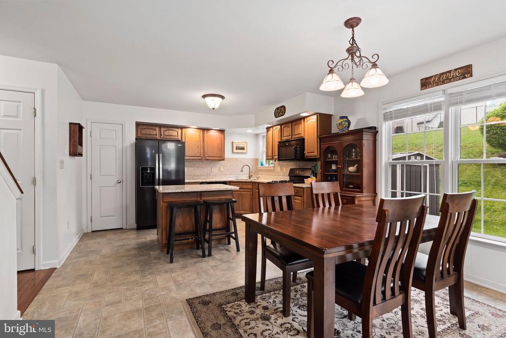 145 Lakeside Dr